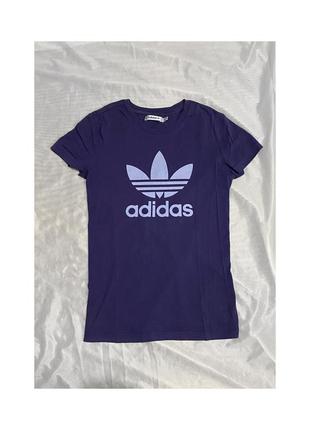 Футболка adidas фиолетовая