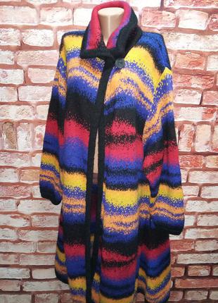 Пальто-накидка вязаное яркое1 фото