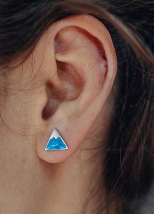 Сережки-гвоздиут, сережки трикутники синього кольору, срібне покриття 925 проби