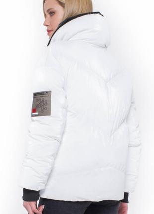 Зимний которкий белый пуховик с блеском,шикарная стильная модель, последние размерчики.8 фото