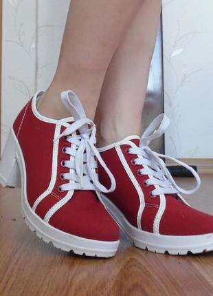 Туфлі-кеді на тракторній підошві