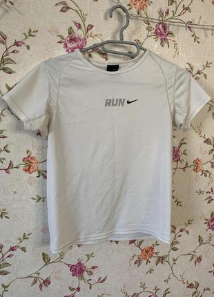 Біла футболка найк🖤