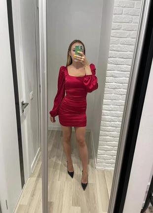 Бордове плаття коротке атласне в збірку червоне плаття міні сукня червона10 фото