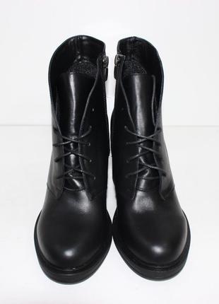 Женские зимние ботинки из натуральной кожи в черном цвете на устойчивом каблуке3 фото