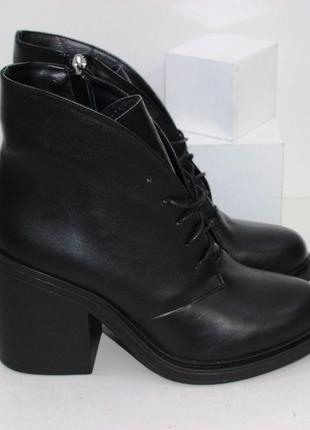 Женские зимние ботинки из натуральной кожи в черном цвете на устойчивом каблуке2 фото