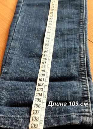 Джинсы с люрексом,  вышивка на карманах, от известного  бренда  gestore jeans.8 фото