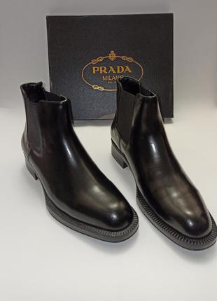 Жіночі черевики челсі prada.