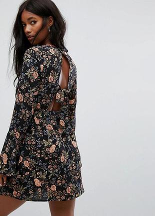 Черное мини платье с цветочным принтом и вырезом на спине prettylittlething, размер xs-s1 фото