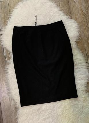 Элегантная черная новая юбка
