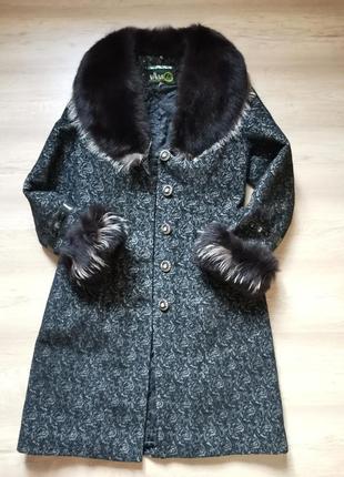 Зимнее женское пальто с меховым воротником3 фото