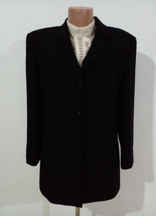 Класичний жакет  з високою застібкою