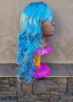 Парик длинный голубой волнистый вьющийся кучерявый парик с чёлкой для образа мальвины, снегурочки, карнавальный голубой с белым парик, аниме3 фото