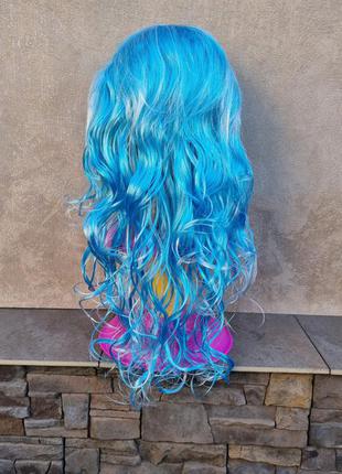 Парик длинный голубой волнистый вьющийся кучерявый парик с чёлкой для образа мальвины, снегурочки, карнавальный голубой с белым парик, аниме2 фото