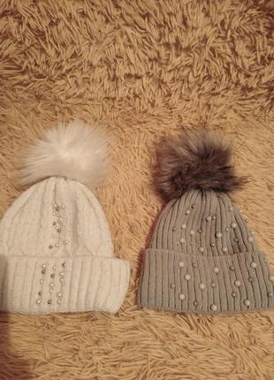 Дві шапочки зимові