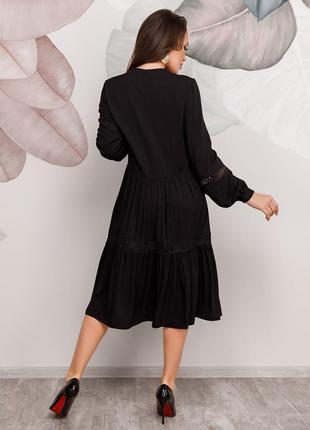 Чорна сукня-сорочка з мереживними вставками3 фото