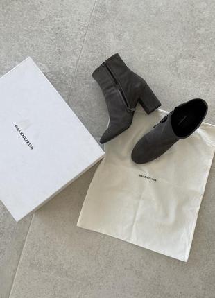 Замшеві черевики balenciaga