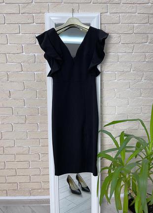 Чёрное нарядное платье по фигуре миди с воланами с разрезом4 фото