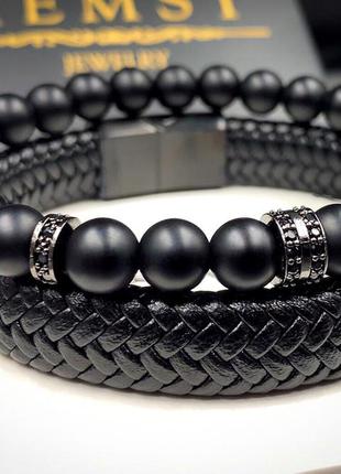 Комплект браслетов из кожи с черной застежкой и шунгита с черными шармами3 фото