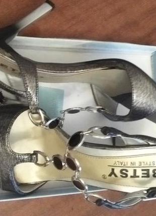 Очень удобные босоножки!