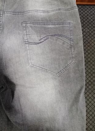 Стройнящие сірі джинси blue motion