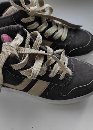 Осінні кросівки, хайтопи