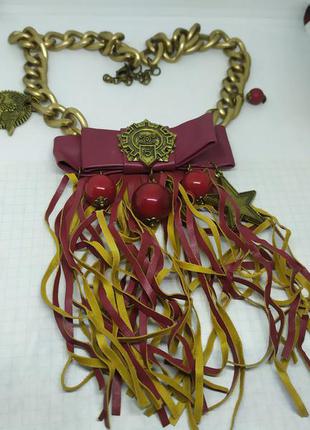 Ожерелье с крупной подвеской-кулоном