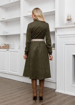 Замшева приталена сукня-сорочка кольору хакі3 фото