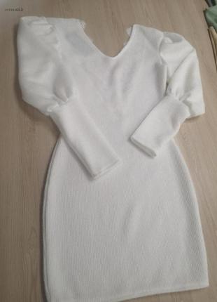 Облегающее платье с открытой спиной и кружевом3 фото