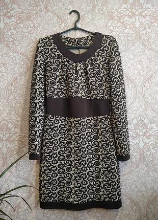 Платье в абстрактный принт
