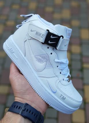 Крутые зимние  кроссовки nike air force 1 mid '07 lv8 белые высокие3 фото