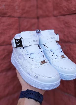 Крутые зимние  кроссовки nike air force 1 mid '07 lv8 белые высокие7 фото