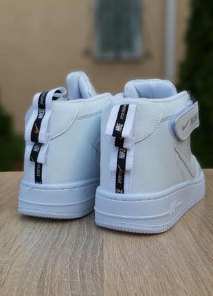 Крутые зимние  кроссовки nike air force 1 mid '07 lv8 белые высокие6 фото