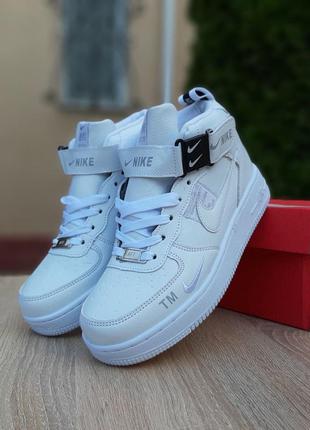 Крутые зимние  кроссовки nike air force 1 mid '07 lv8 белые высокие8 фото