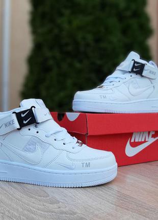 Крутые зимние  кроссовки nike air force 1 mid '07 lv8 белые высокие5 фото