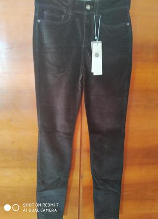 Esprit/джинсы  черные велюровые.новые.с бирками