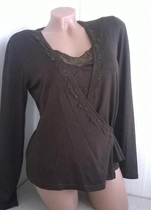 Комплект шоколадного кольору.