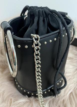 Стильна чорна сумка відро/бочонок від mohito2 фото