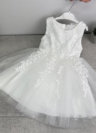 Нарядне плаття на дівчинку
