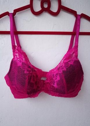 Бюстгальтер цвета фуксии маленького обьема 32 d