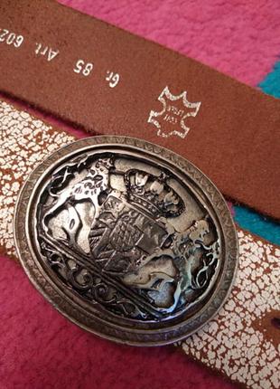 Новий, шкіряний ремінь.