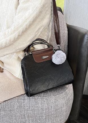 Женская мини сумочка с меховым брелком подвеской сумка с шариком7 фото