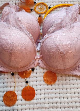 Бюстгальтер на поролоне