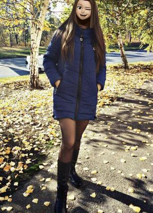 Дуже тепла зимова парку з капюшоном і хутром