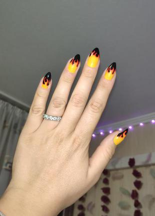 Накладные ногти с клеем