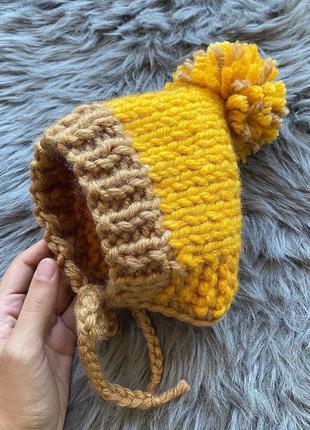 Теплая шапочка для малышей на завязках с помпоном2 фото