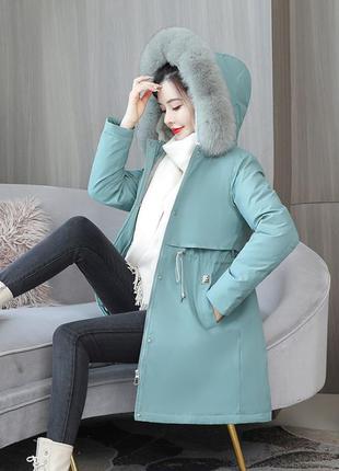 Стильна жіноча подовжена куртка парка на хутрі з облямівкою, тепла та легка