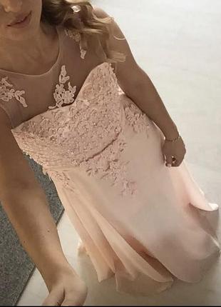 Ніжно рожеве плаття