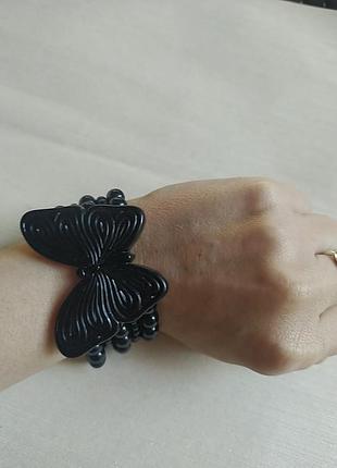 Браслет из резного пластика многорядный