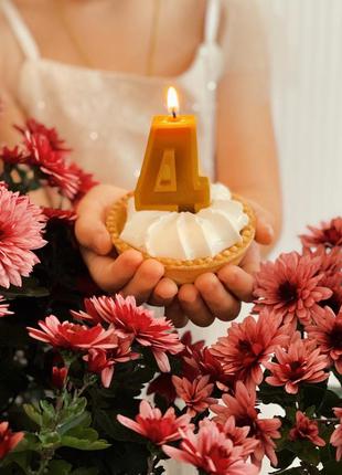Свічка цифра на торт, на деньнародження з натурального бджолиного воску