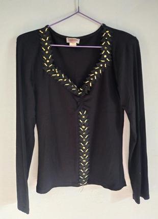 Чорна блуза з v вирезом